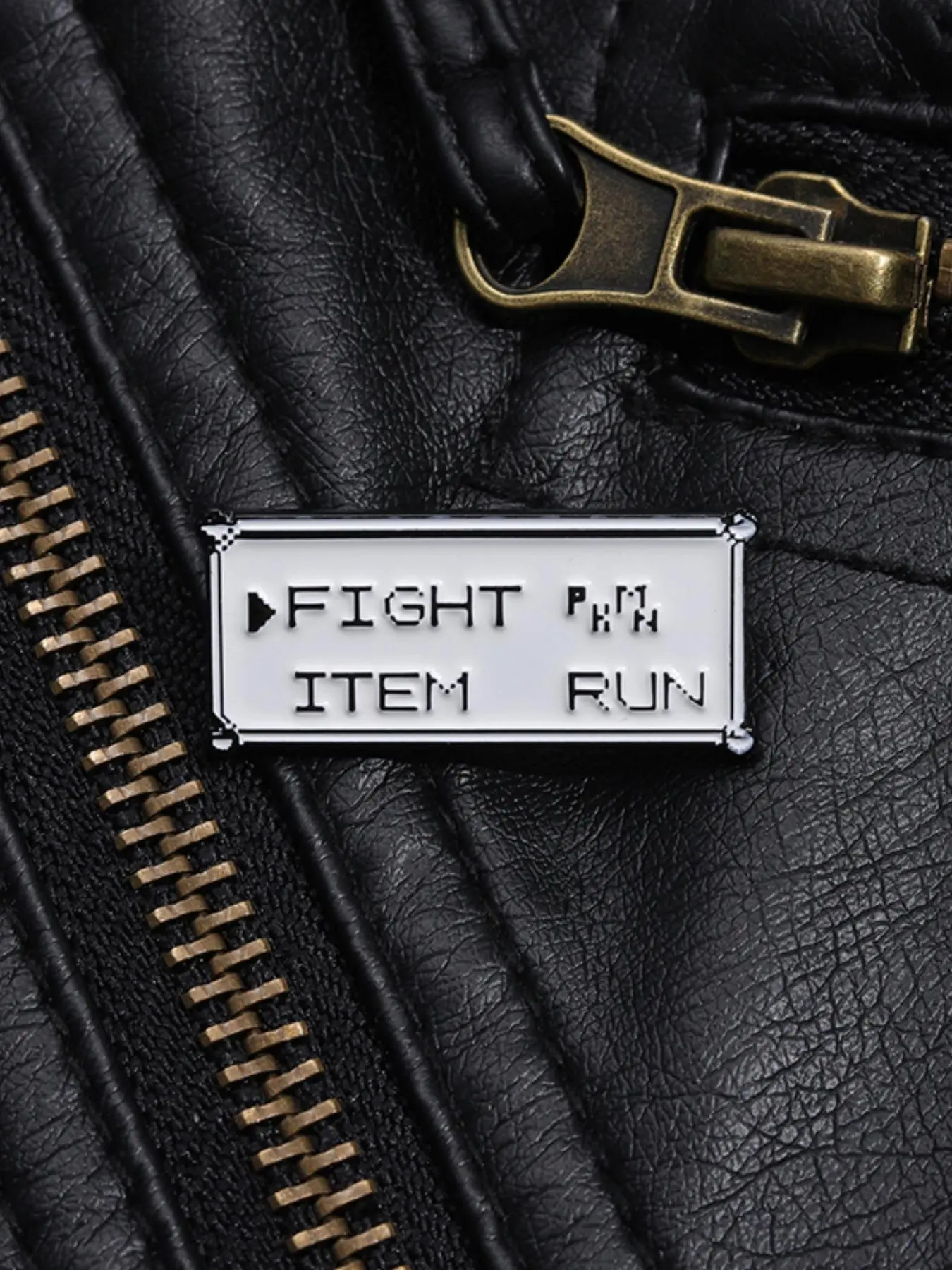 Broche con Patrón de Letras, B - Men Accessories For Birthday Gift reseña y precio